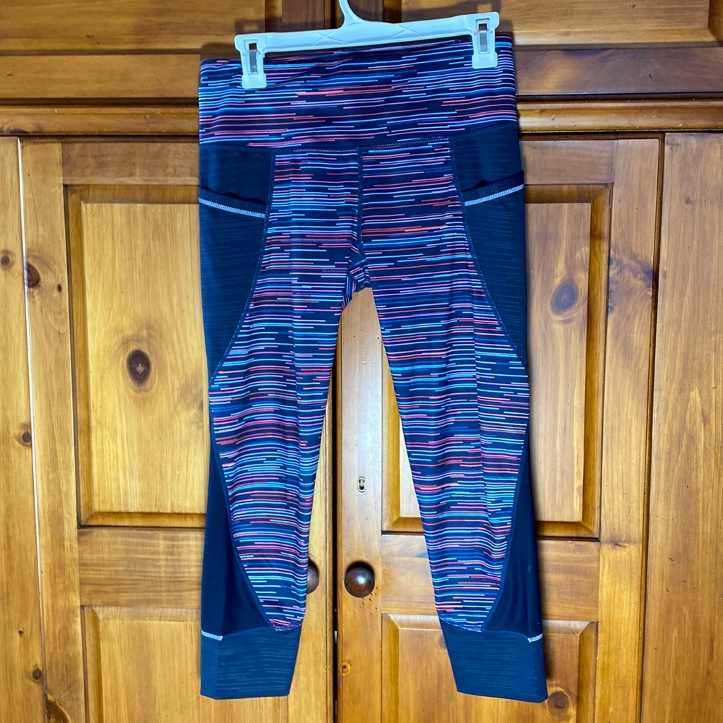 Athleta Jigsaw Relay 2 Capri Cropped 7/8 Length Striped Athletic Leggings Small